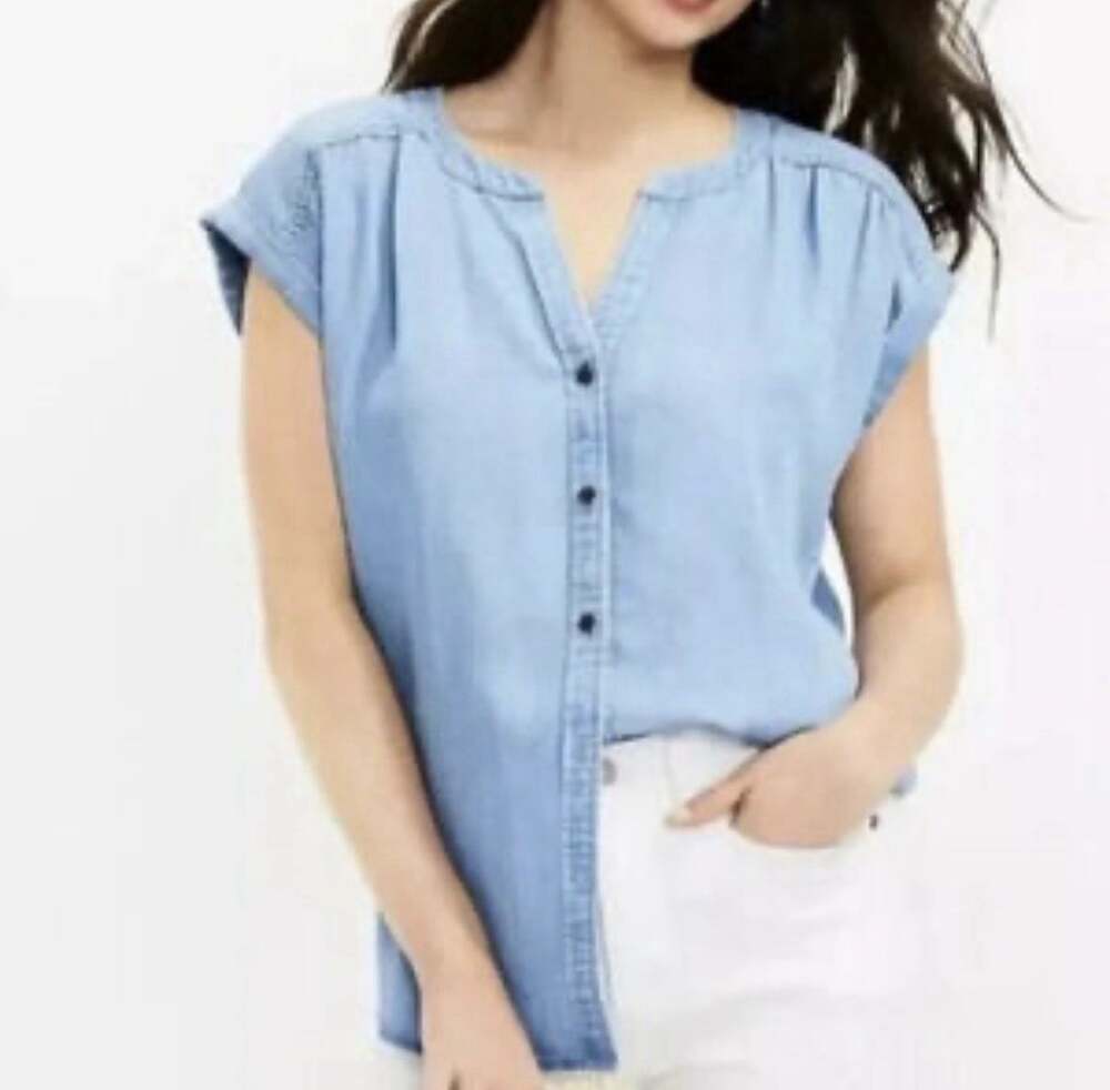 Ann Taylor LOFT Chambray V Neck Button Down Size M